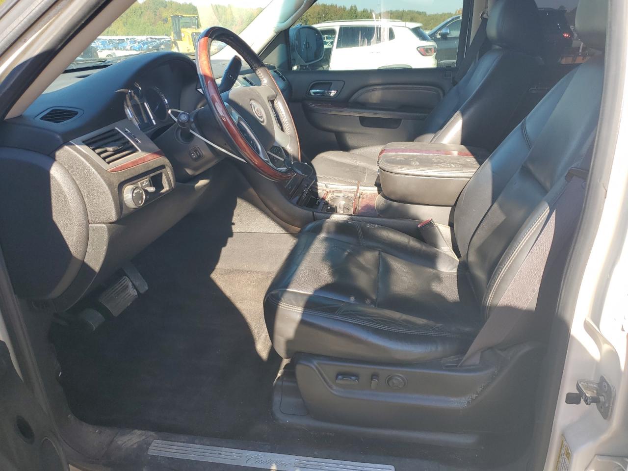 CADILLAC ESCALADE ESV LUXURY