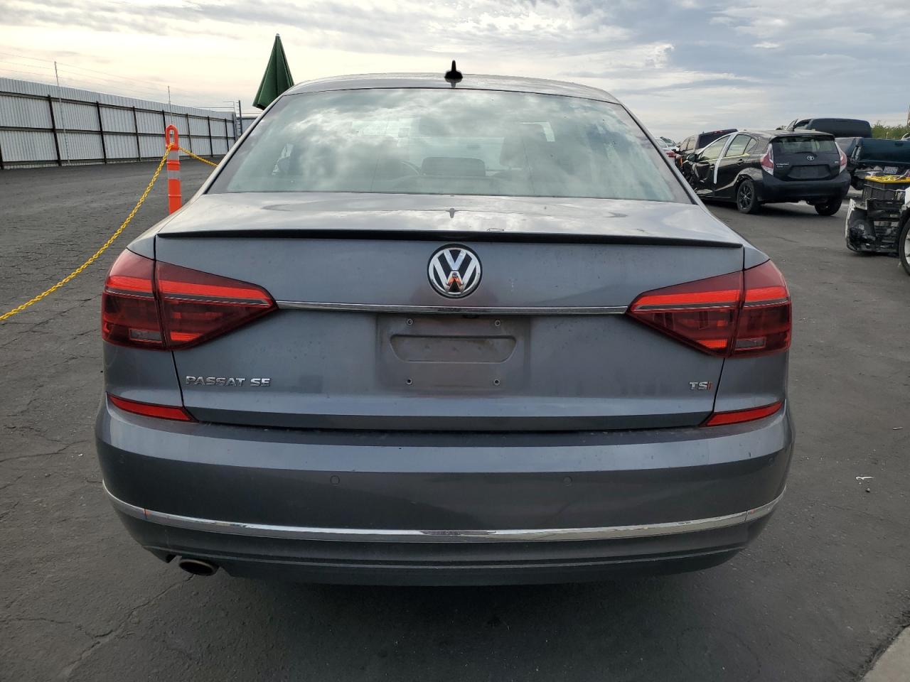 VOLKSWAGEN PASSAT SE