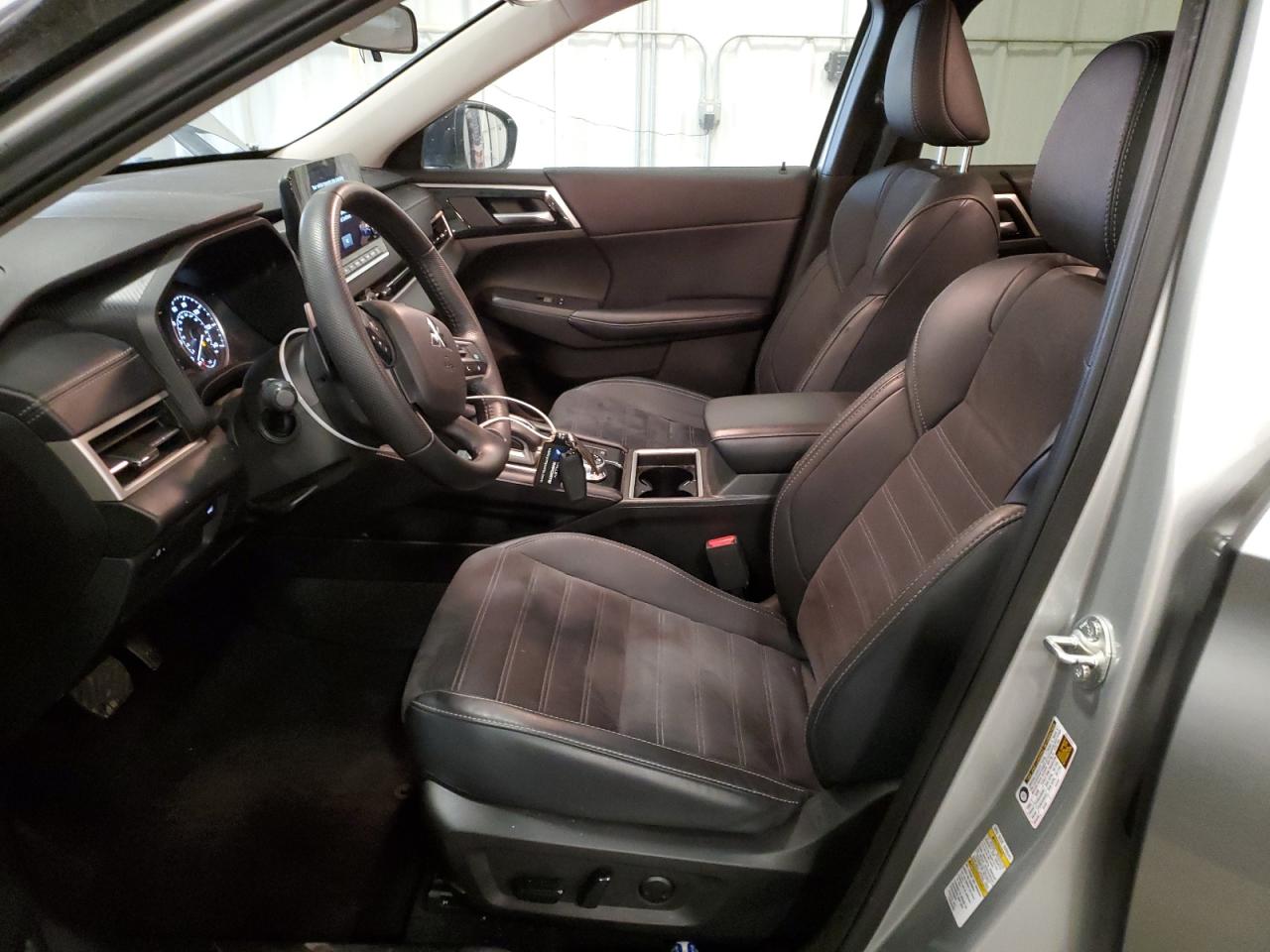 MITSUBISHI OUTLANDER SE