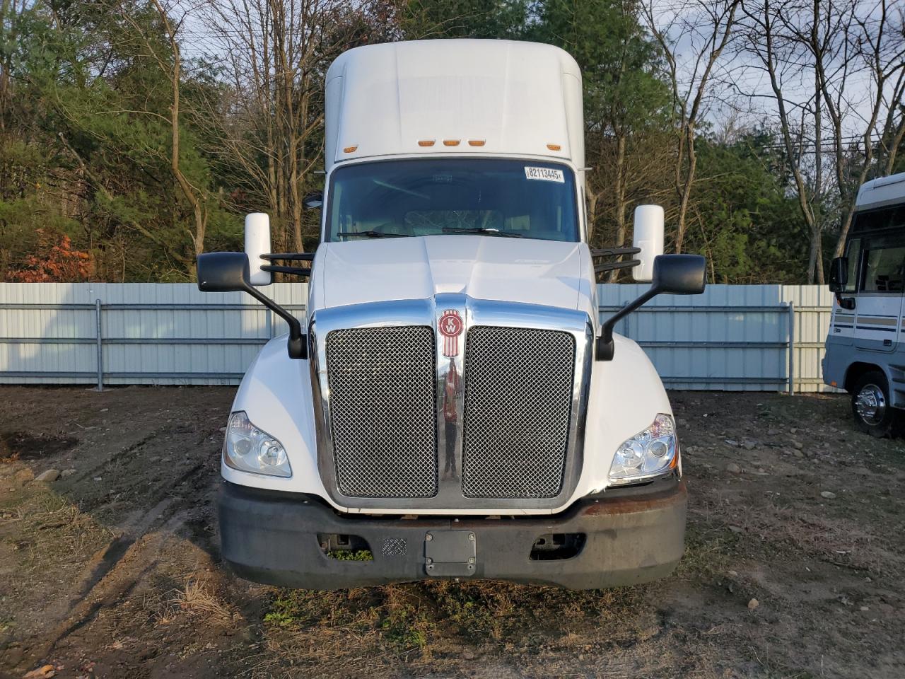 Lot #3297002819 2016 KENWORTH T680