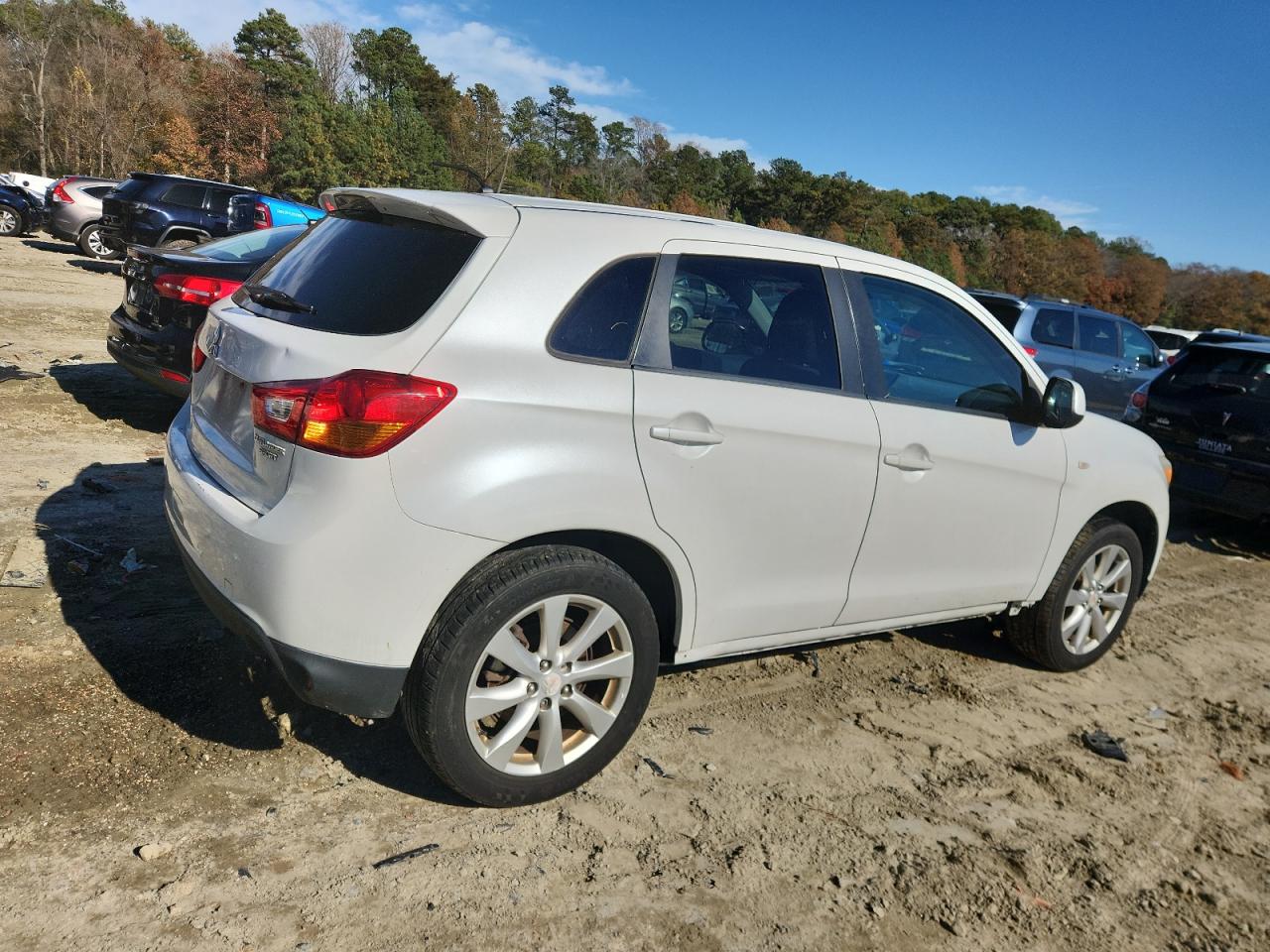 MITSUBISHI OUTLANDER ES