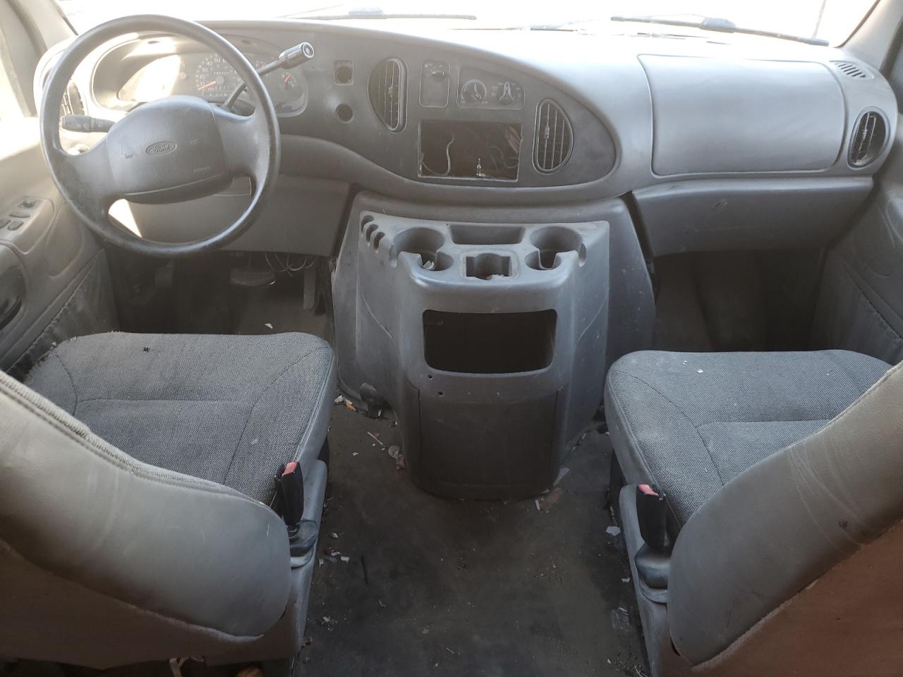 Lot #3293284449 2000 FORD E-250