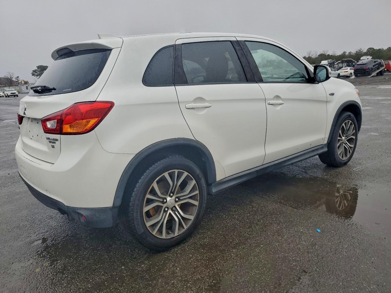 MITSUBISHI OUTLANDER ES