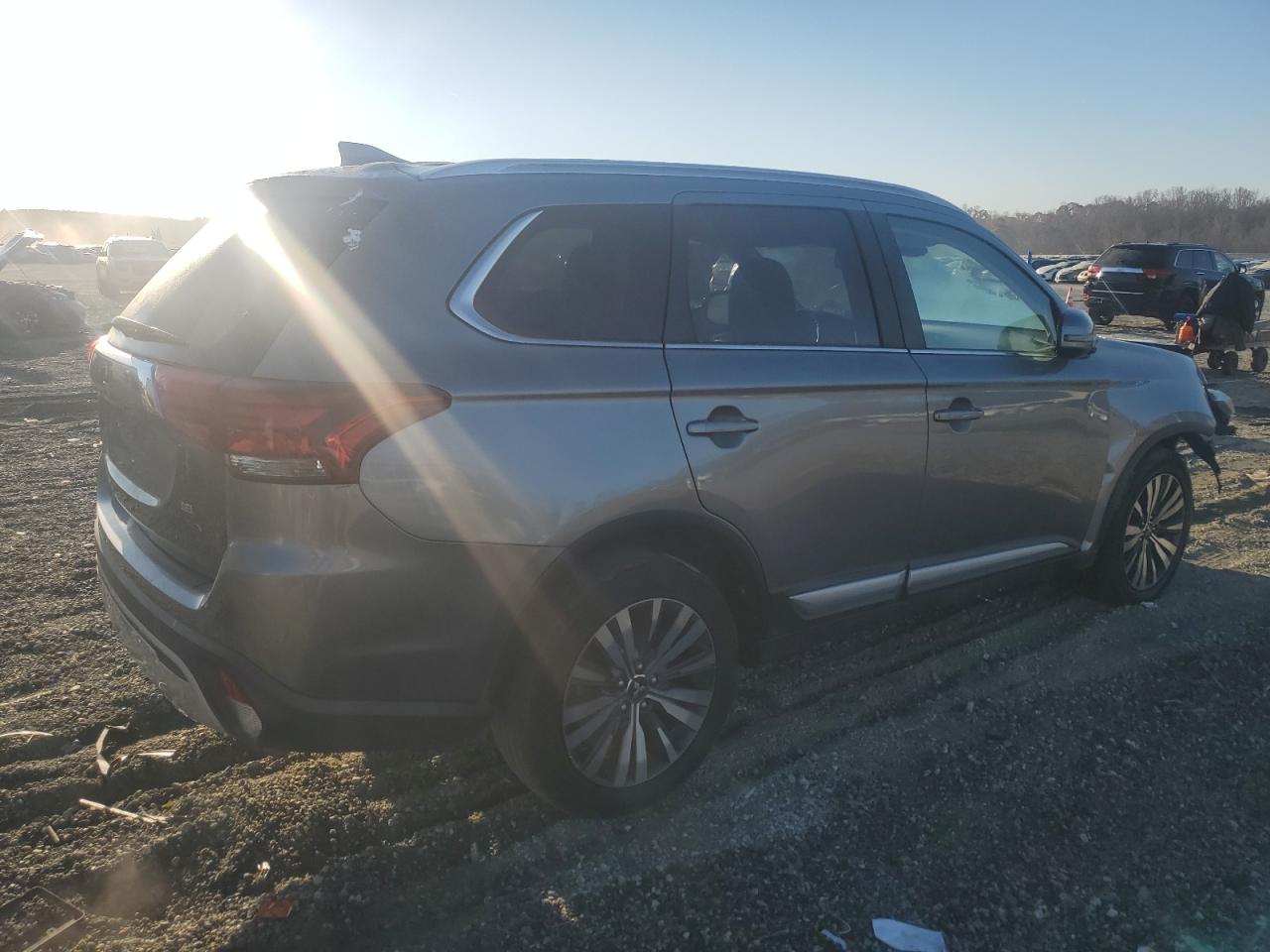 MITSUBISHI OUTLANDER SE