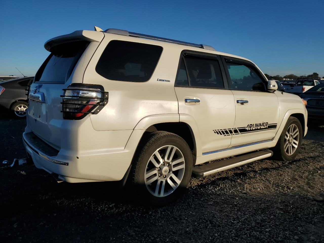 TOYOTA 4RUNNER SR5
