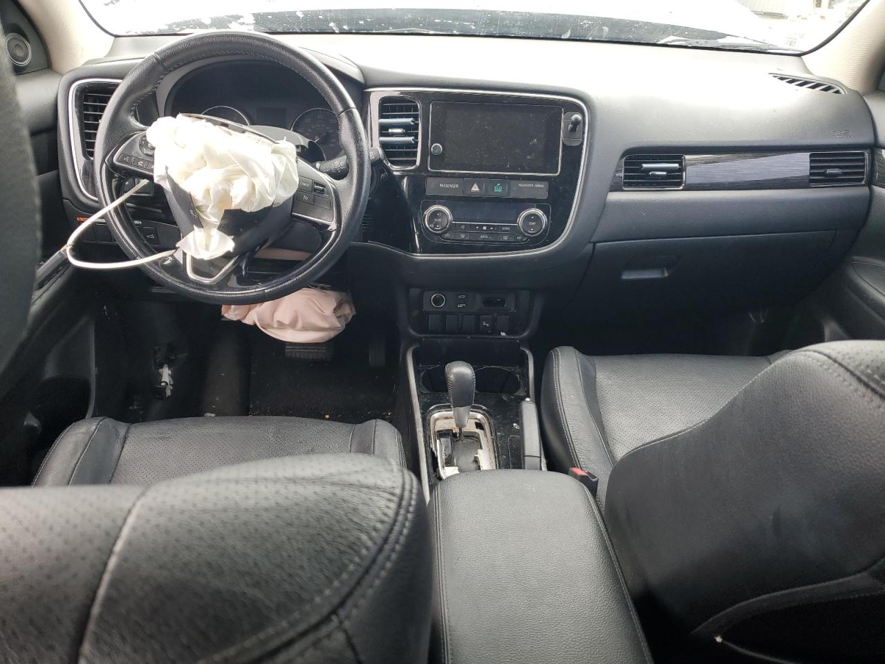 MITSUBISHI OUTLANDER SE