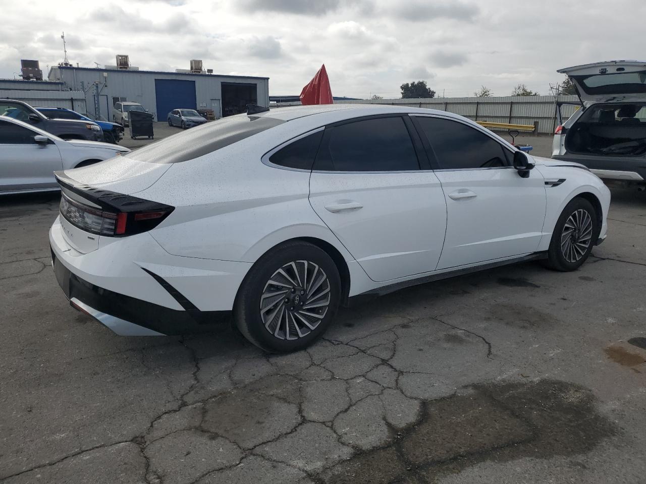 HYUNDAI SONATA HYBRID