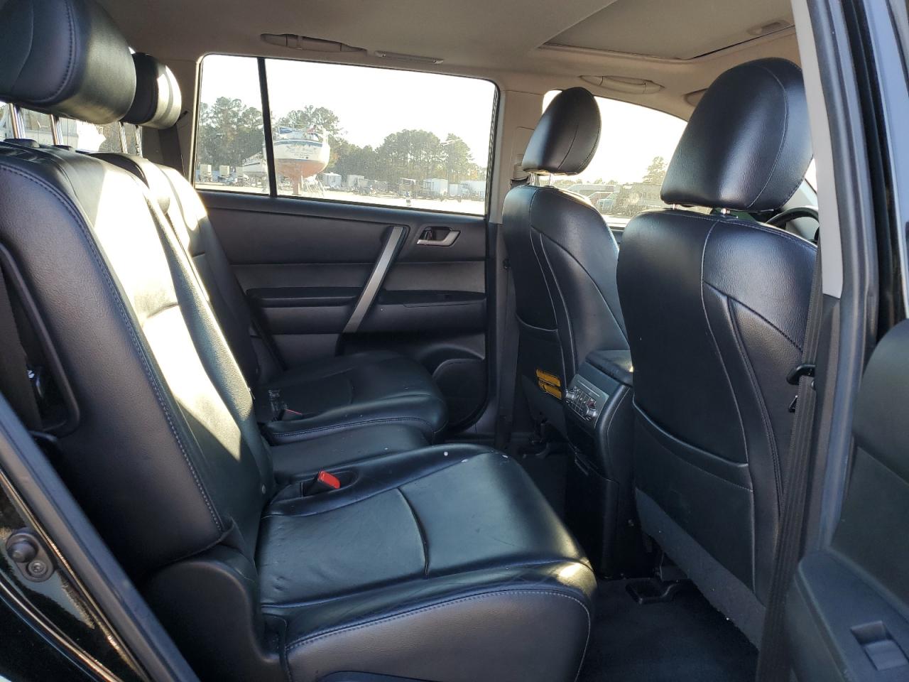 TOYOTA HIGHLANDER BASE