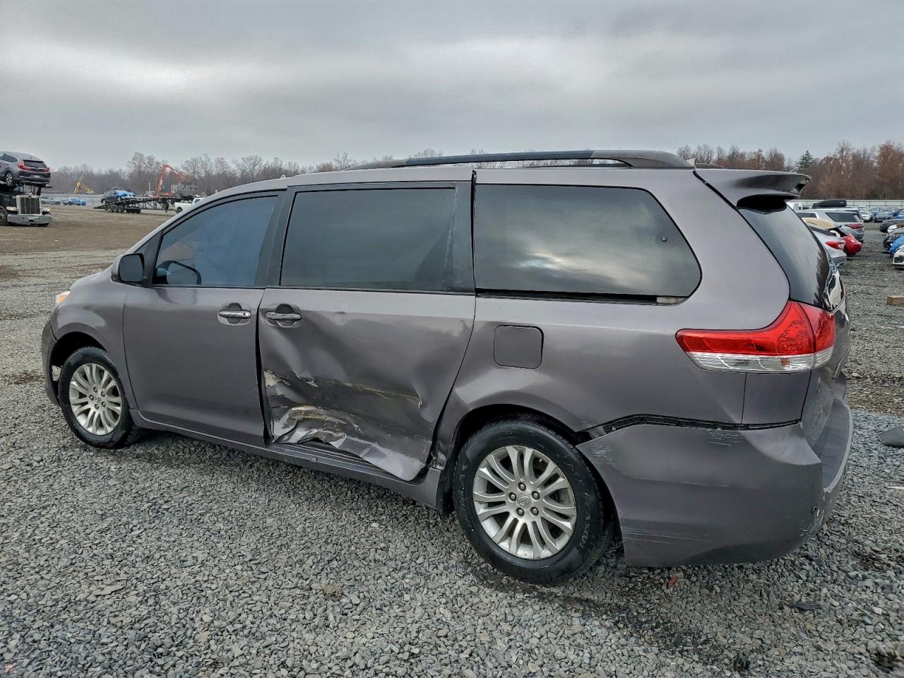 TOYOTA SIENNA XLE