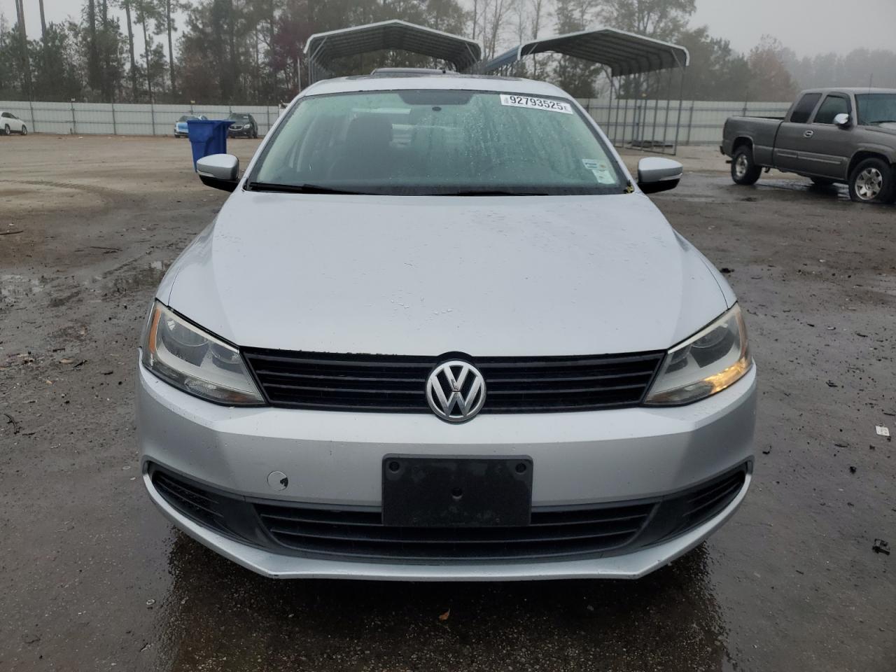 VOLKSWAGEN JETTA SE