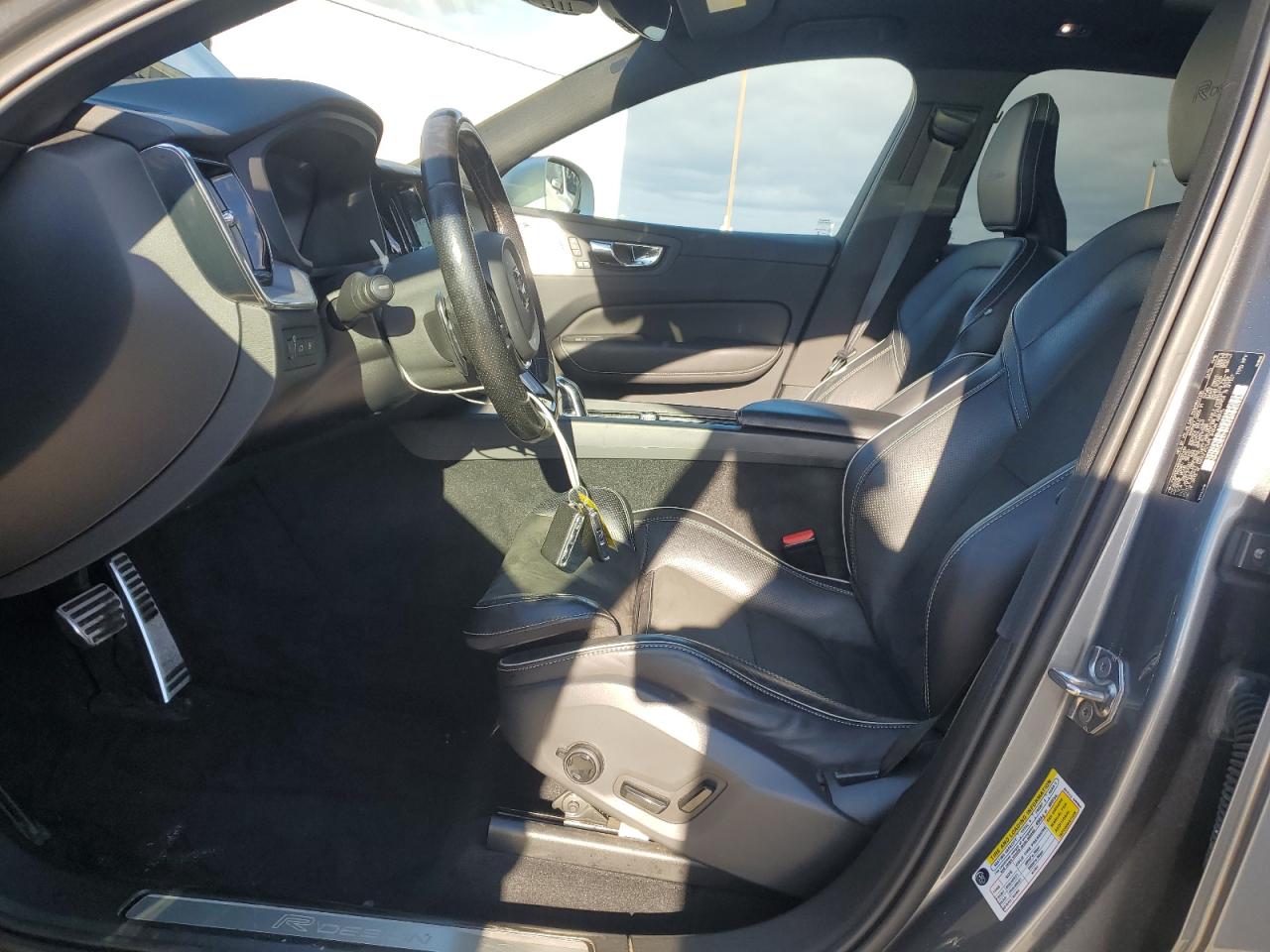 VOLVO XC60 T8 R-DESIGN