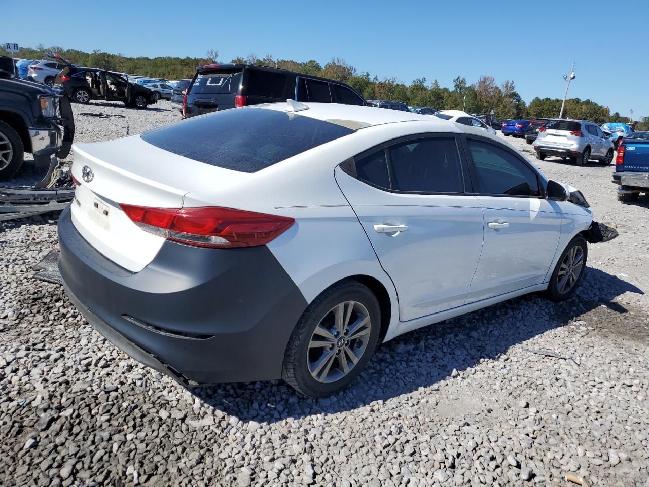 HYUNDAI ELANTRA SE
