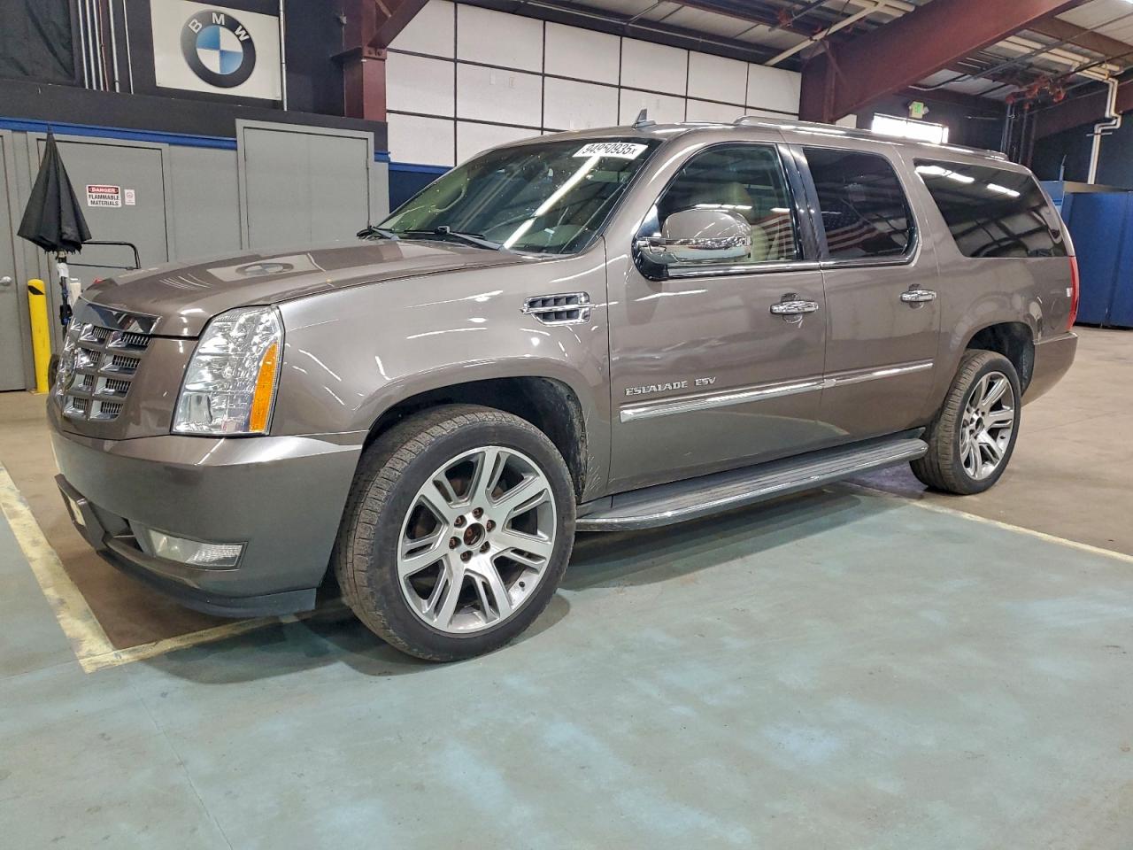 CADILLAC ESCALADE ESV LUXURY