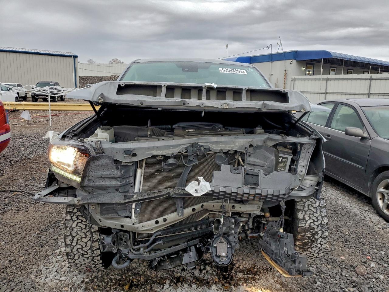 TOYOTA TUNDRA CREWMAX SR5