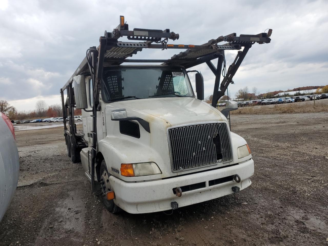 Lot #3283849453 2000 VOLVO VN