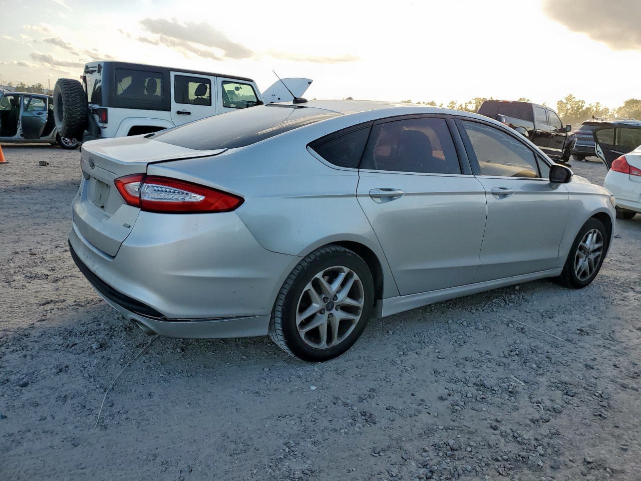 FORD FUSION SE