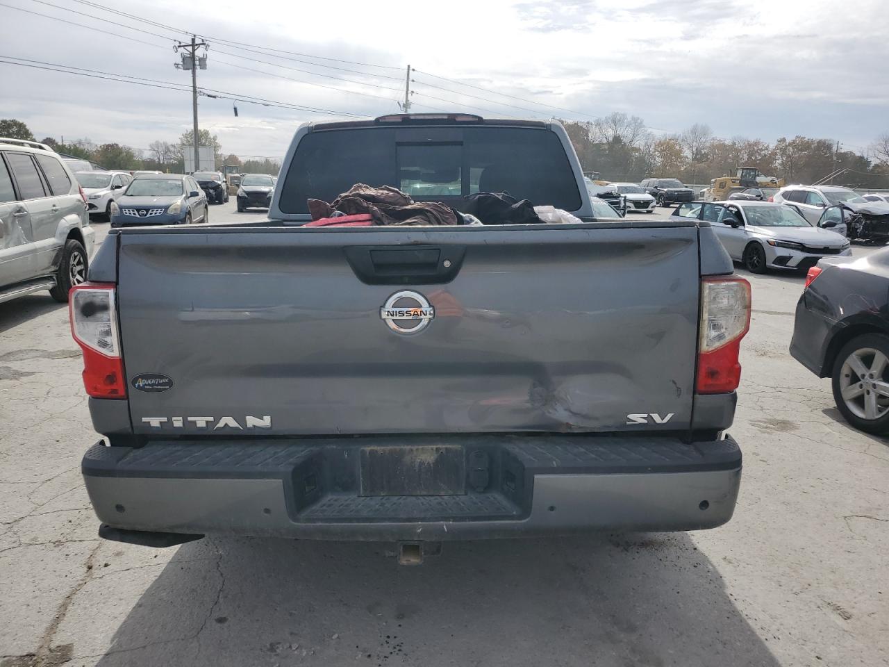 NISSAN TITAN SV