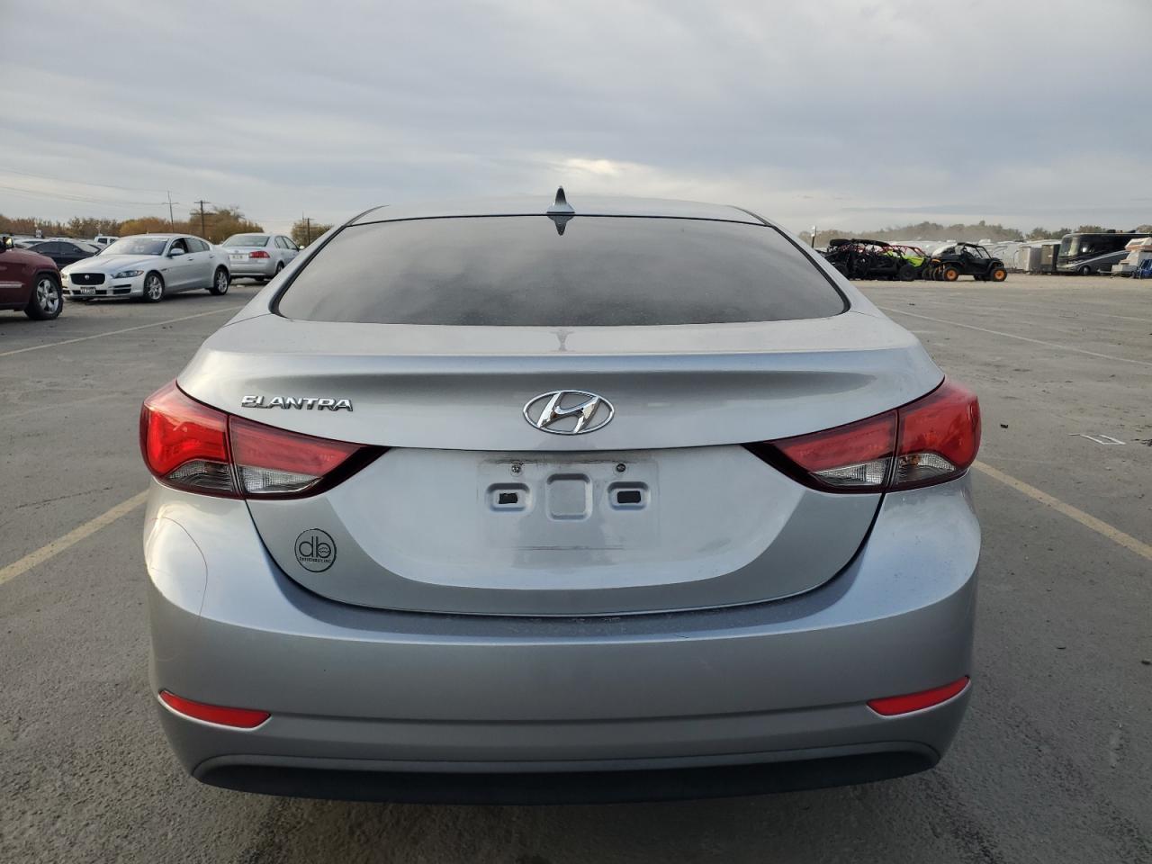HYUNDAI ELANTRA SE
