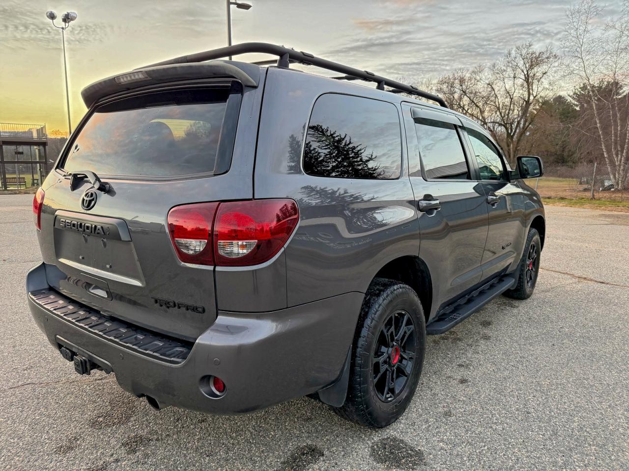 TOYOTA SEQUOIA SR5