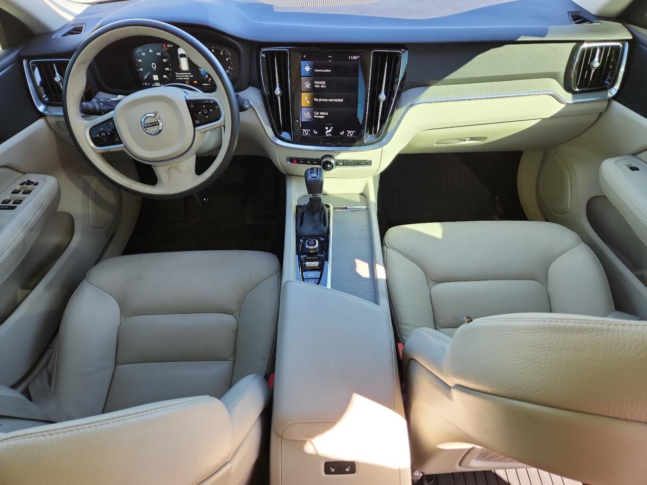 VOLVO V60 T5 MOMENTUM