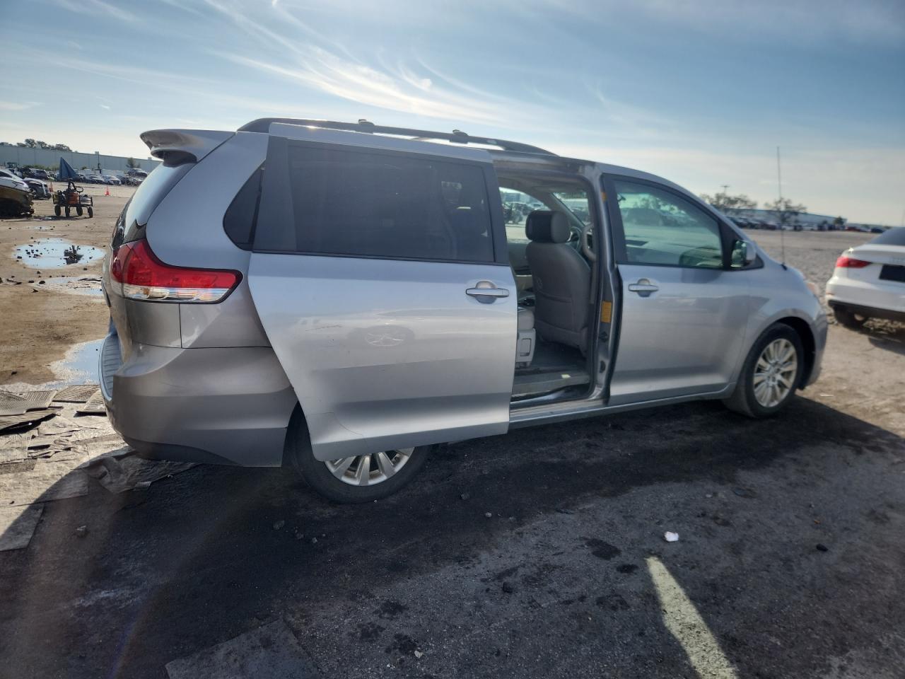 TOYOTA SIENNA XLE