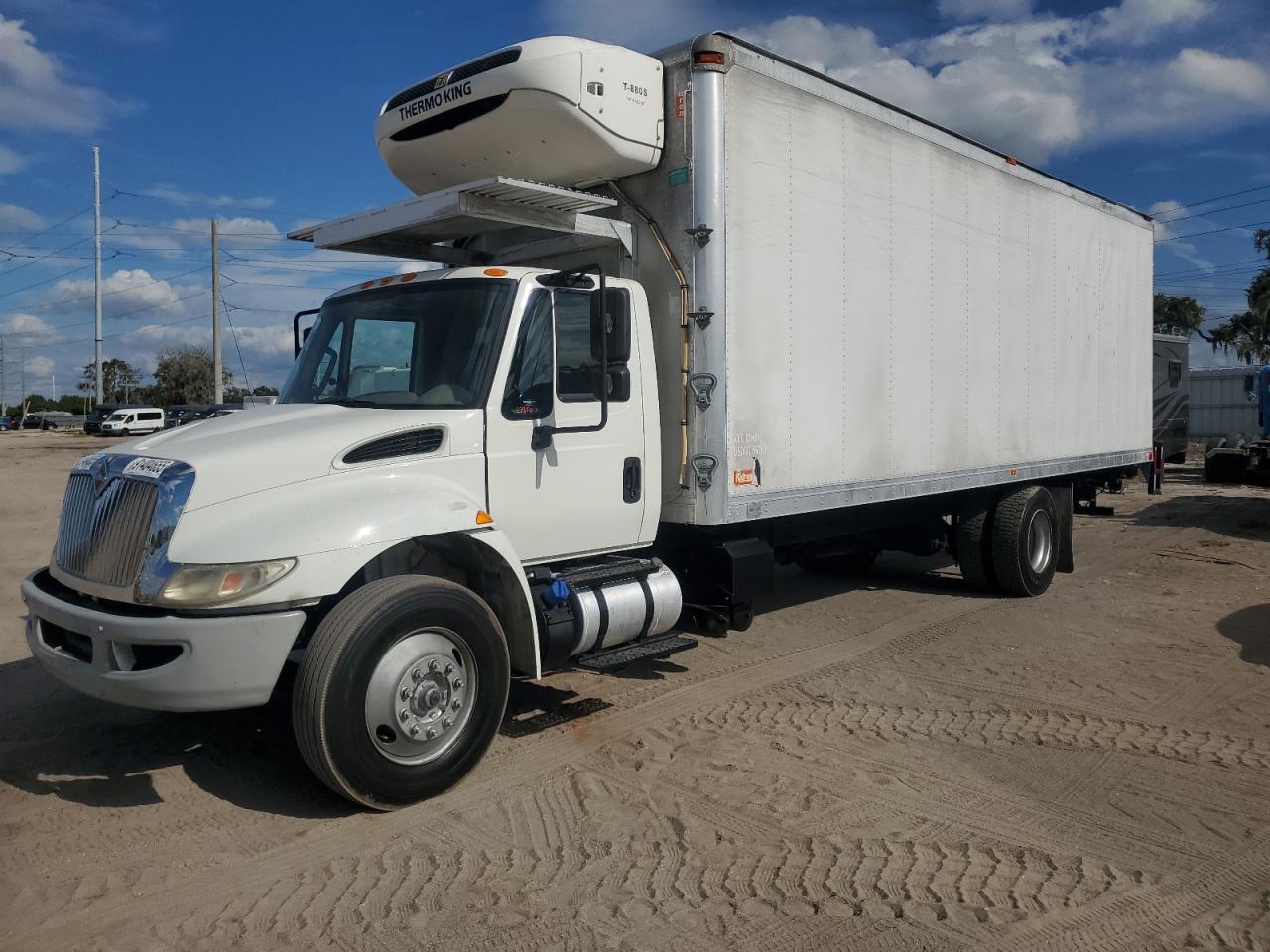 Lot #3284595328 2017 INTERNATIONAL 4000 4300