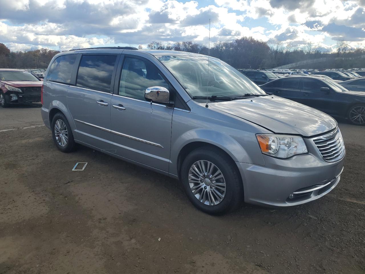 CHRYSLER TOWN & COUNTRY TOURING L