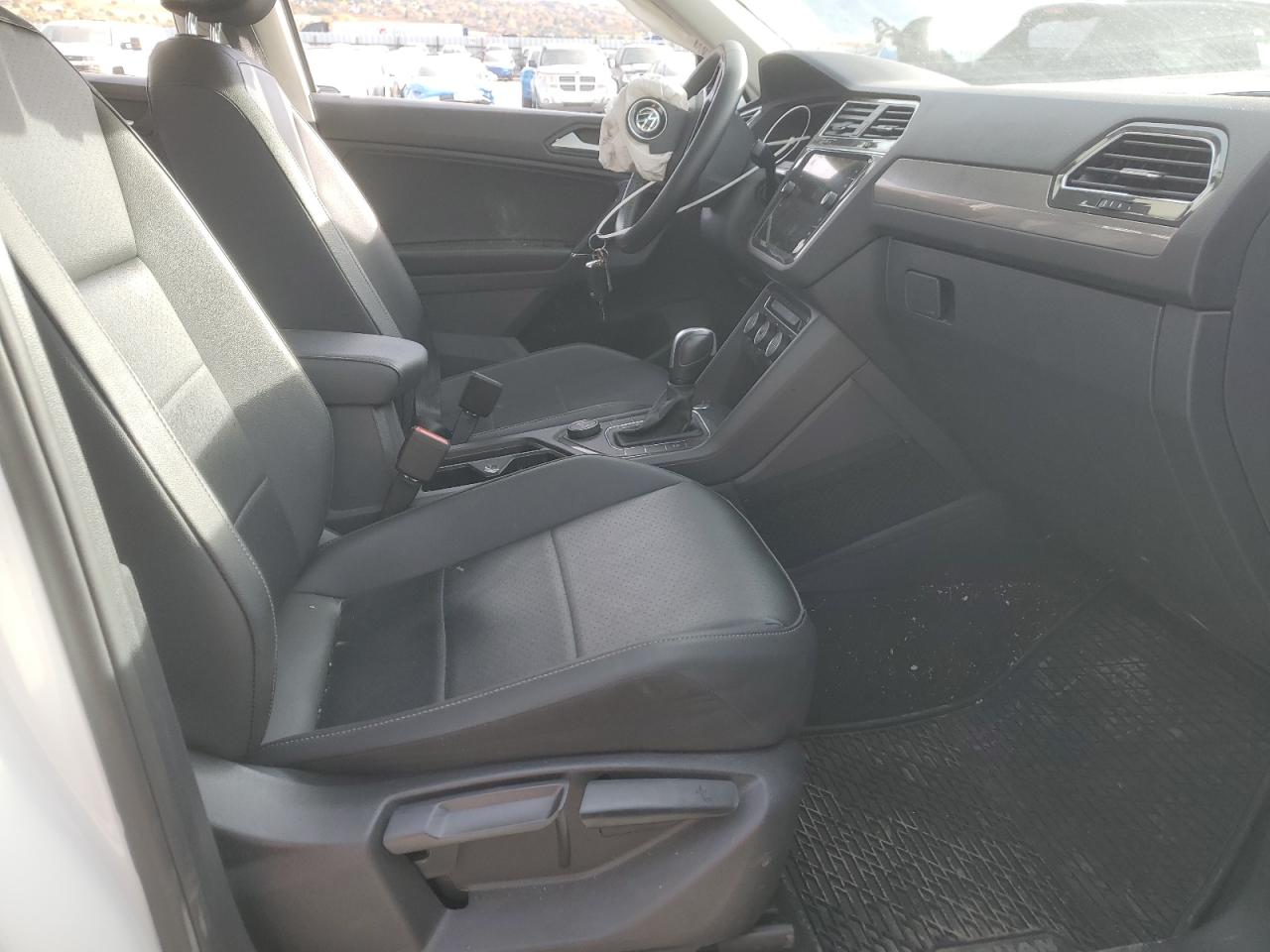 VOLKSWAGEN TIGUAN SE