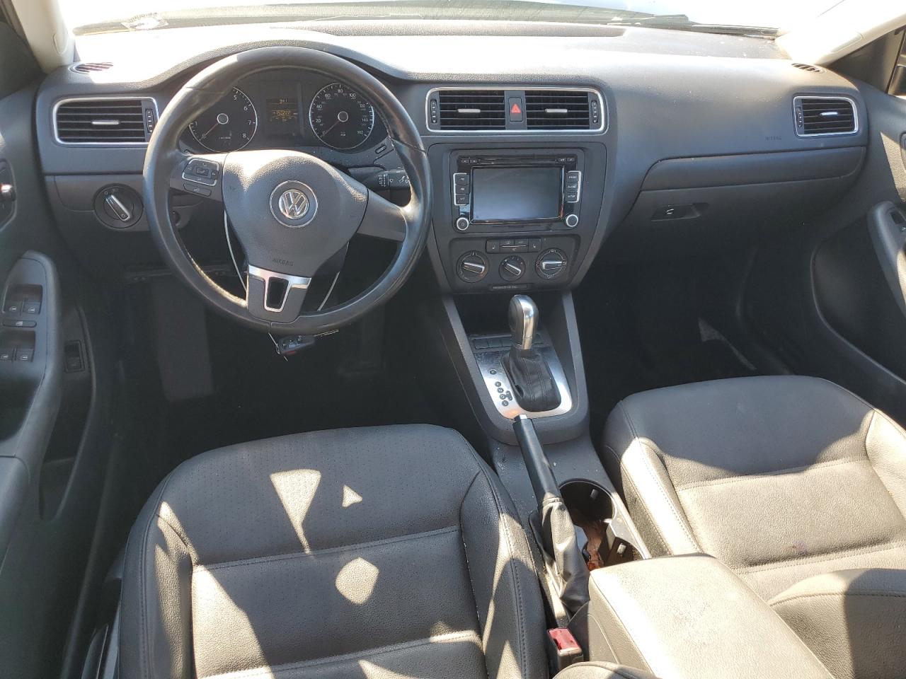 VOLKSWAGEN JETTA SE