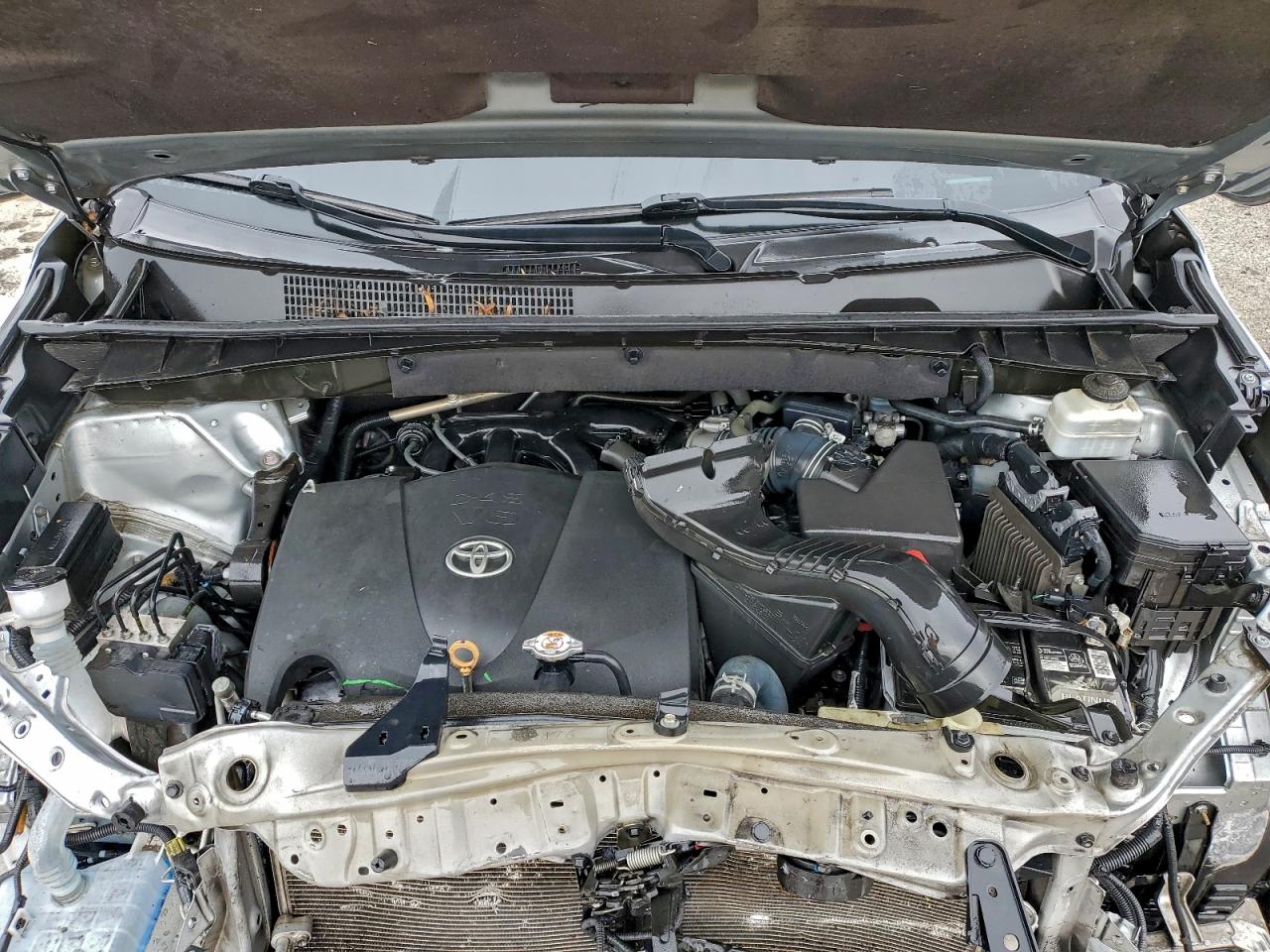 TOYOTA HIGHLANDER SE