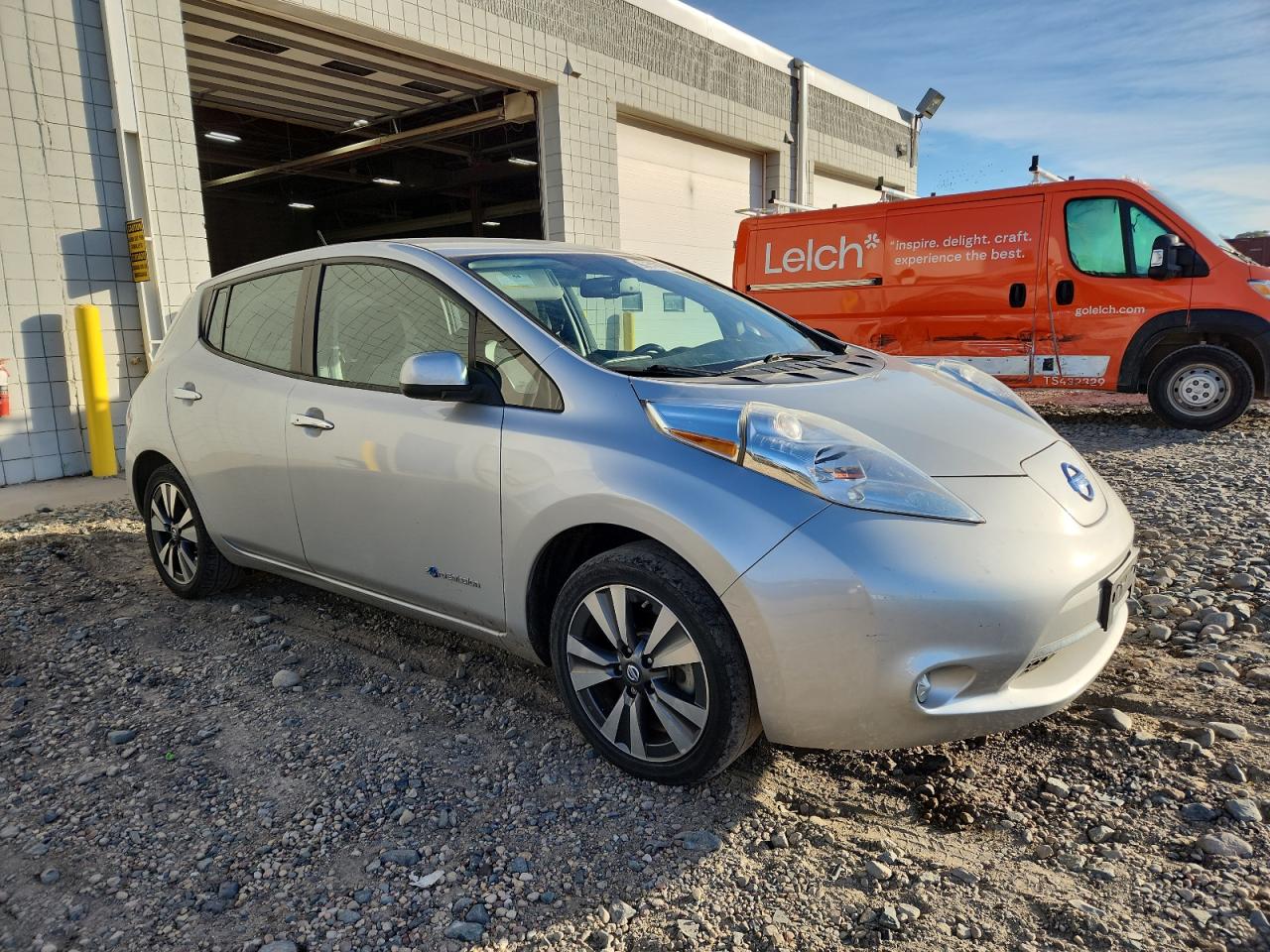 NISSAN LEAF SV