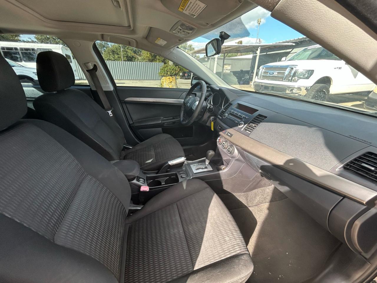 MITSUBISHI LANCER SE