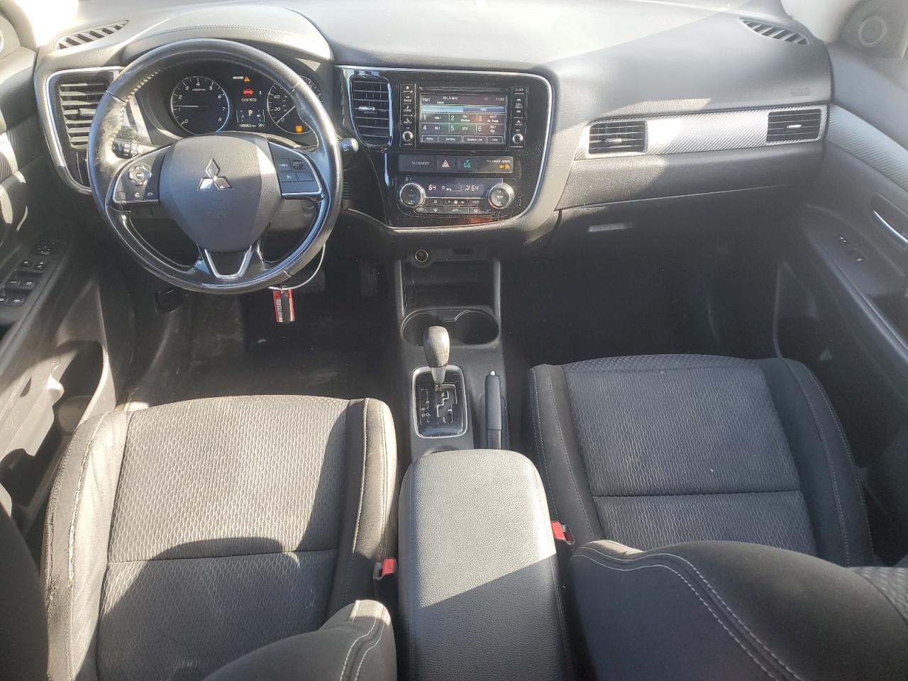 MITSUBISHI OUTLANDER SE