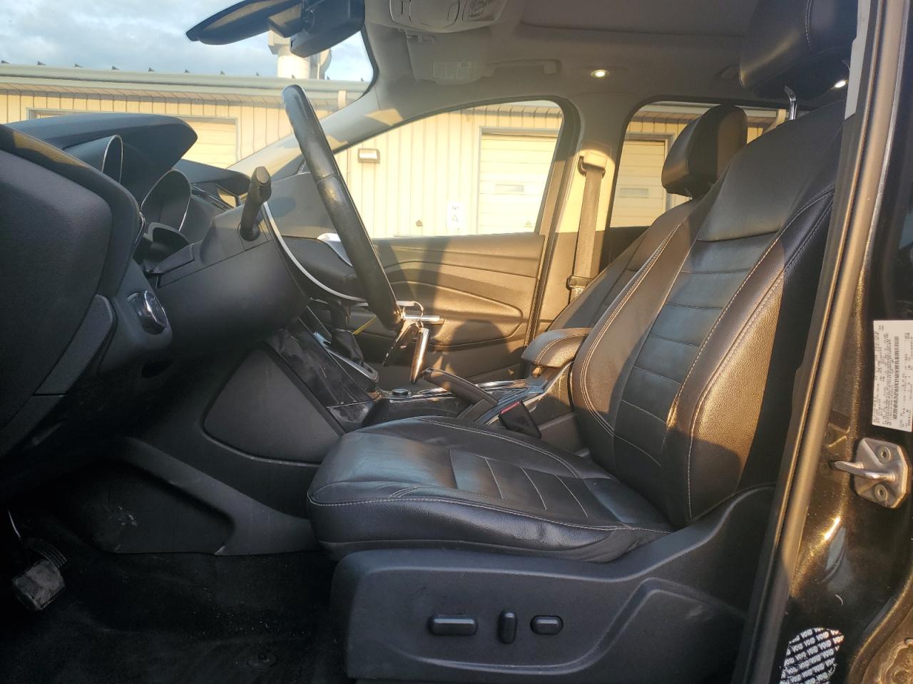 FORD ESCAPE TITANIUM