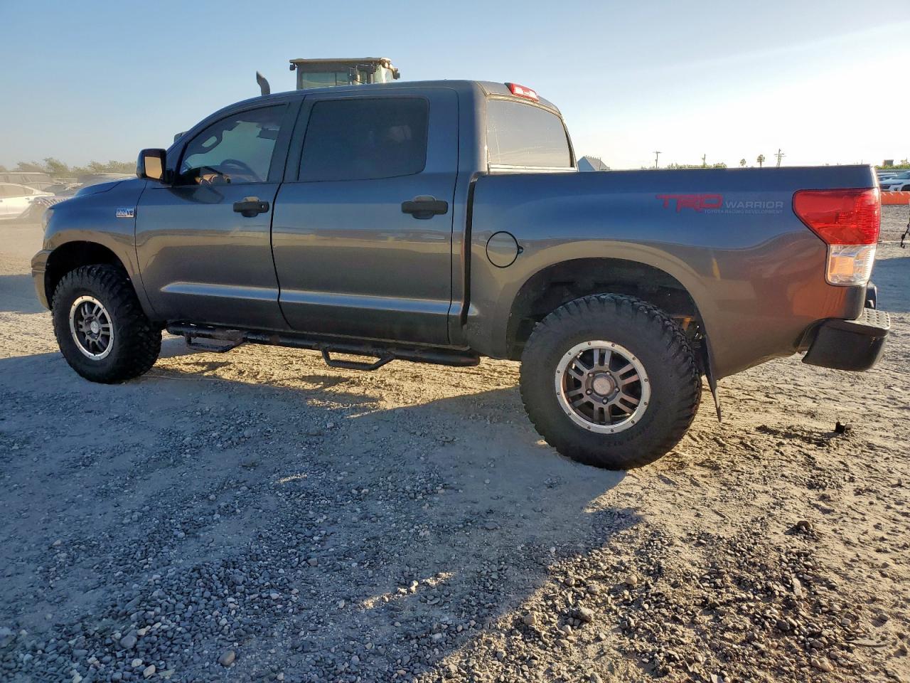 TOYOTA TUNDRA CREWMAX SR5