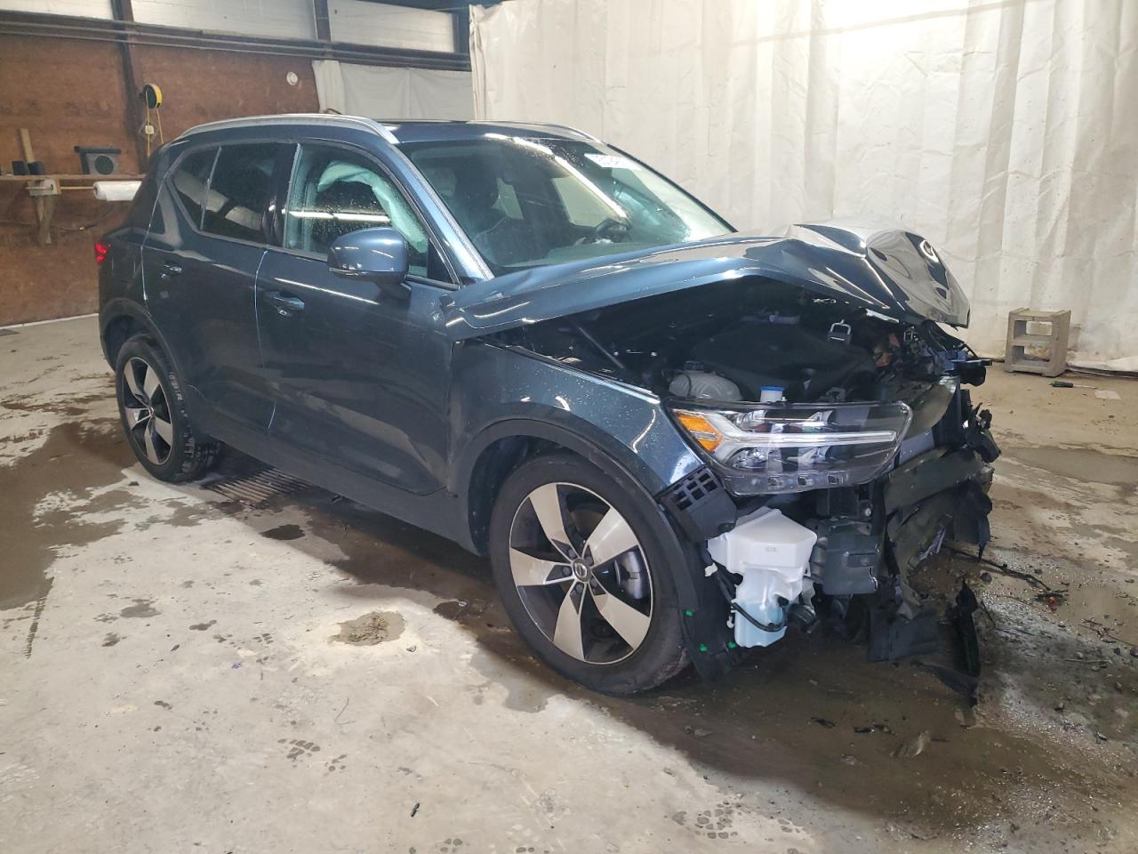 VOLVO XC40 T4 MOMENTUM