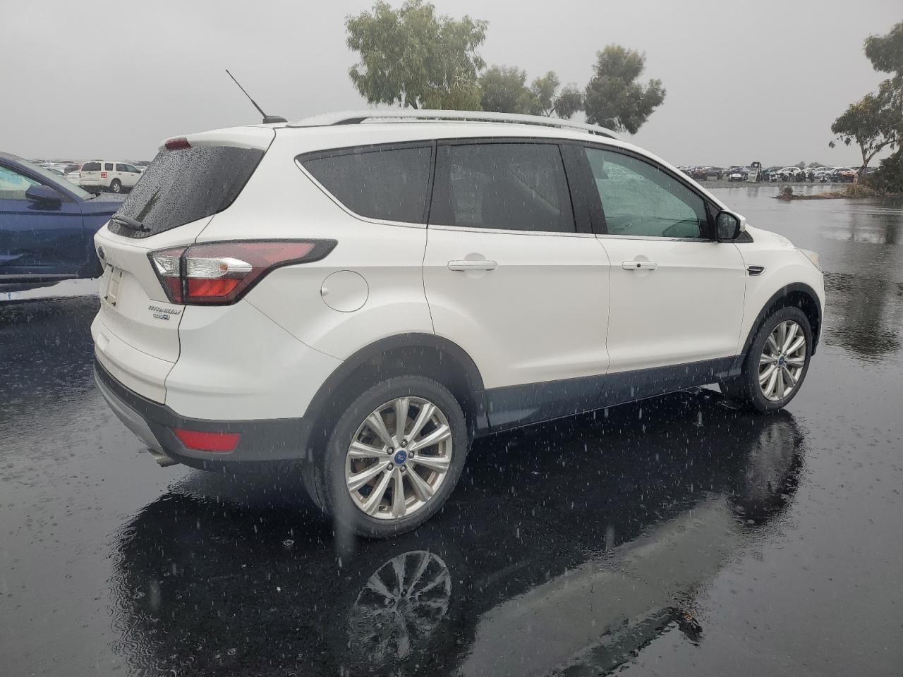 FORD ESCAPE TITANIUM