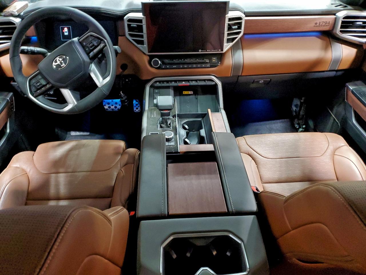 TOYOTA TUNDRA CREWMAX PLATINUM