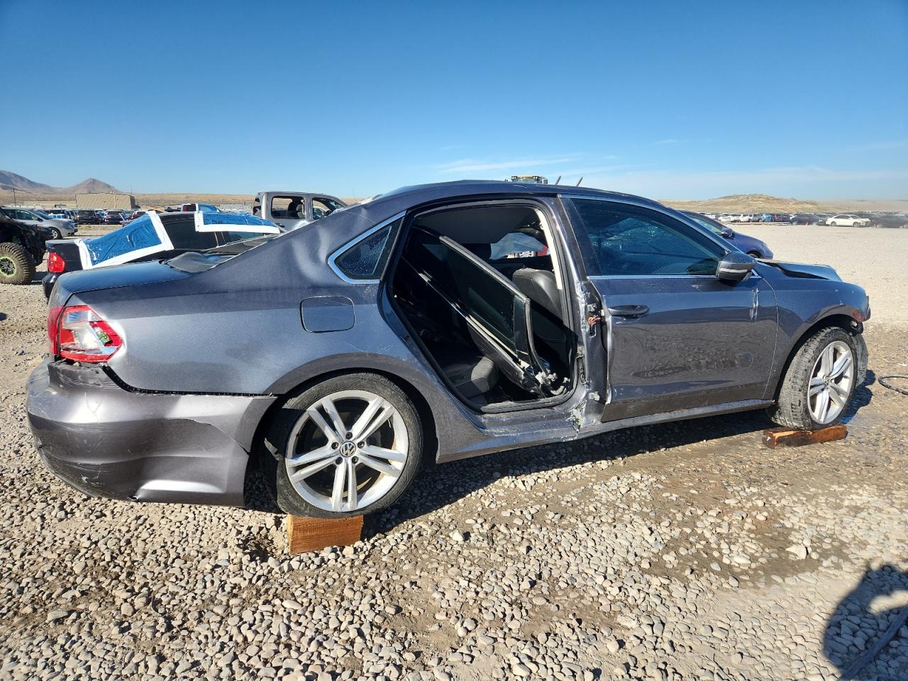 VOLKSWAGEN PASSAT SE