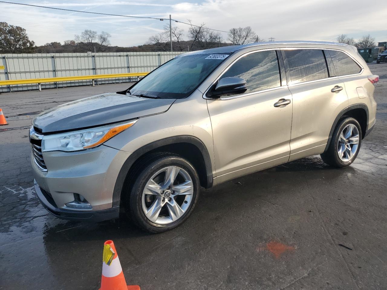 Lot #3298061163 2016 TOYOTA HIGHLANDER