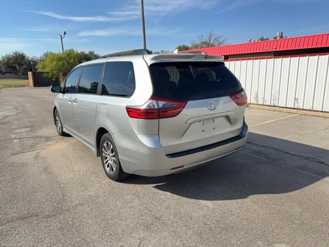2020 TOYOTA SIENNA XLE #3281543403