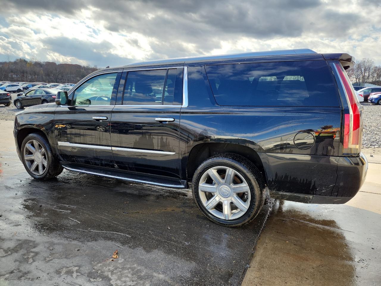 CADILLAC ESCALADE ESV LUXURY