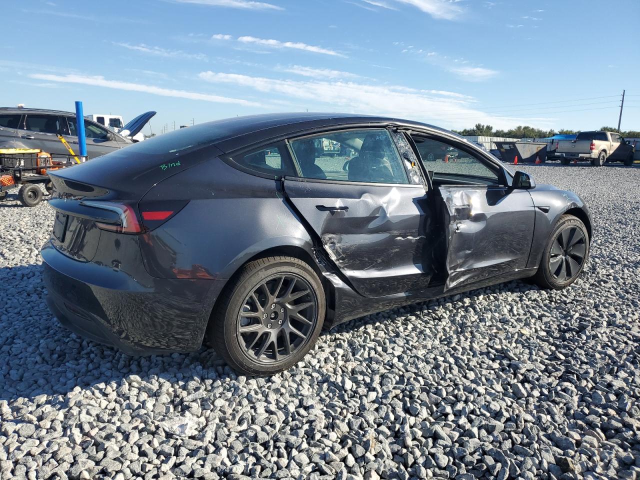 TESLA MODEL 3