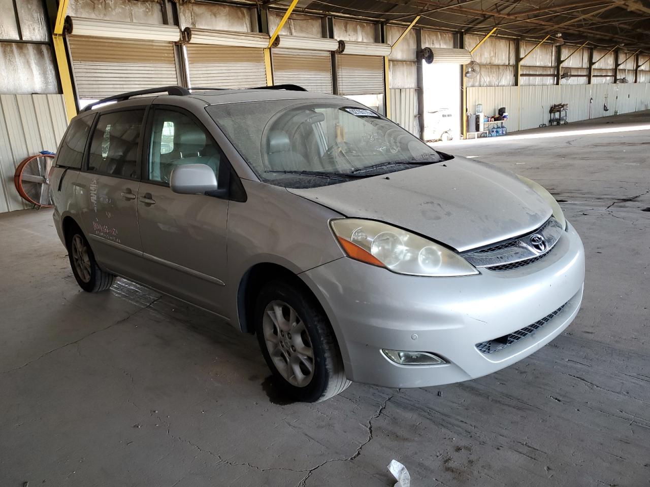Lot #3302810904 2006 TOYOTA SIENNA XLE