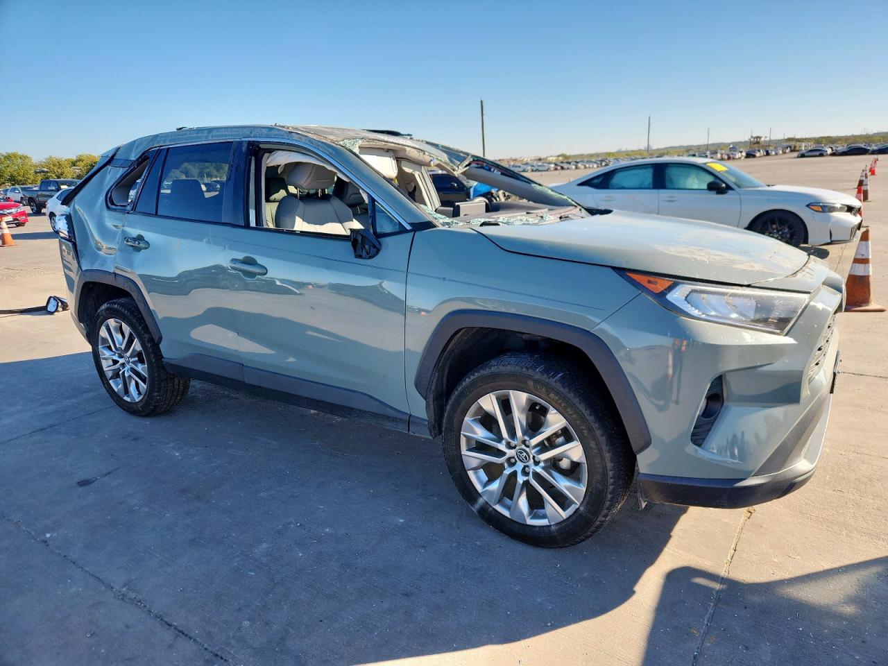 TOYOTA RAV4 XLE PREMIUM