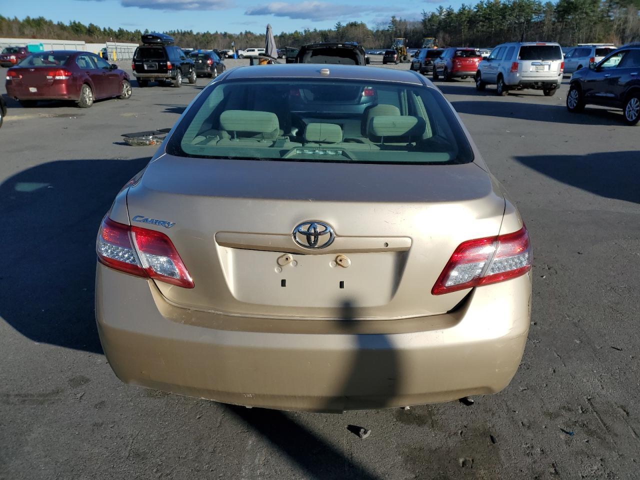 TOYOTA CAMRY BASE