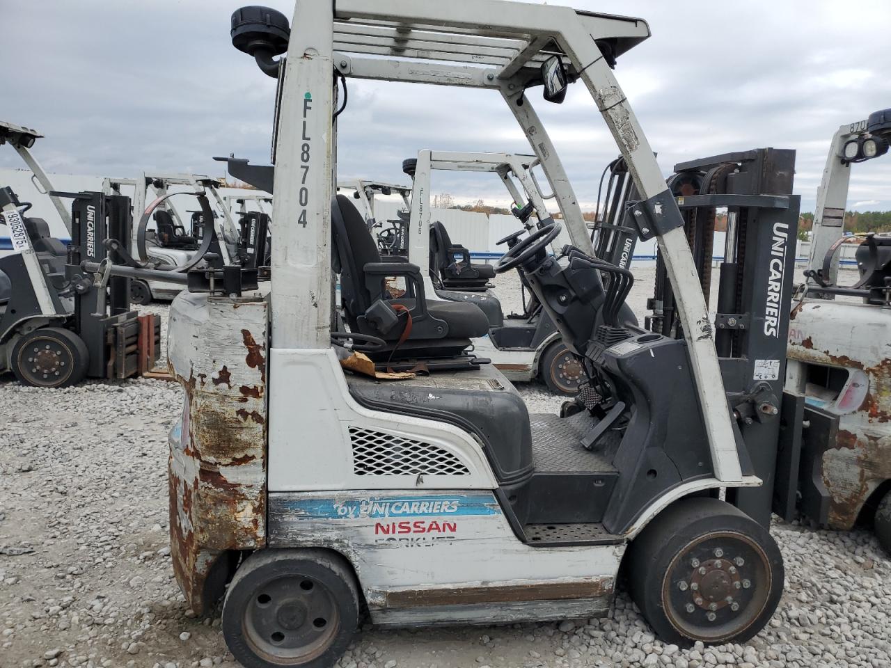 Lot #3318868921 2014 NISS FORKLIFT