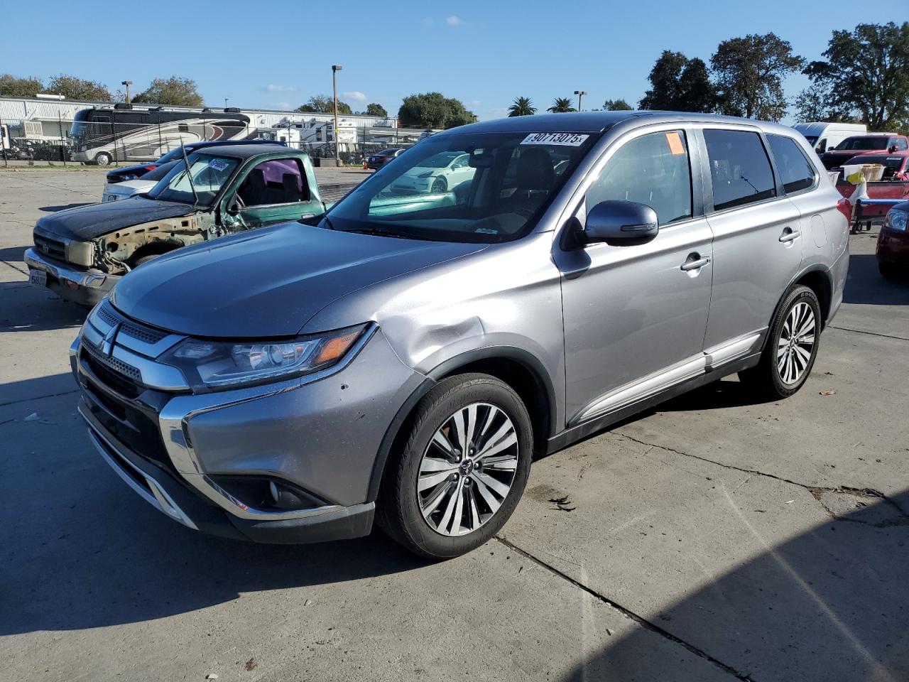 MITSUBISHI OUTLANDER SE