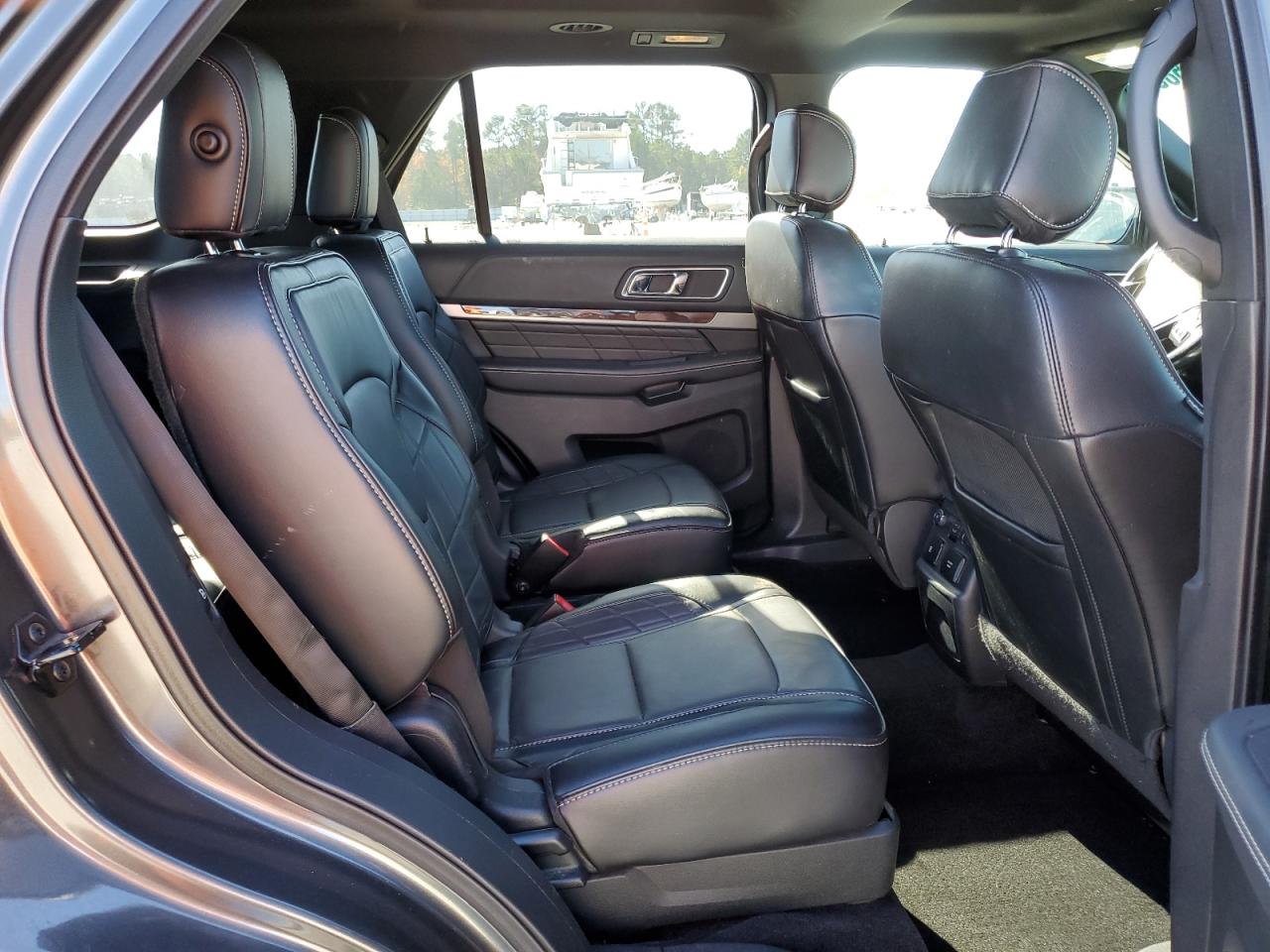 FORD EXPLORER PLATINUM