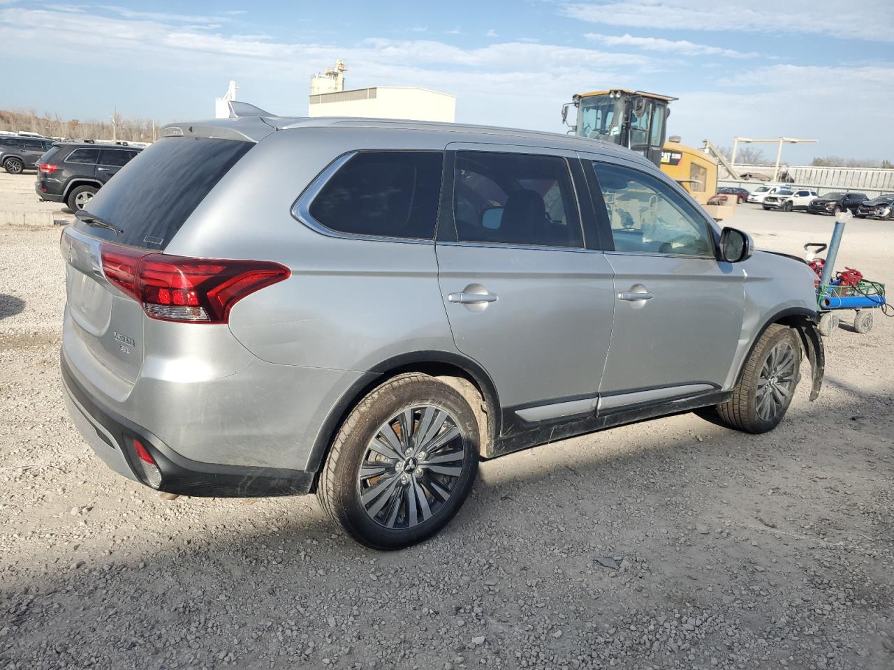 MITSUBISHI OUTLANDER SE